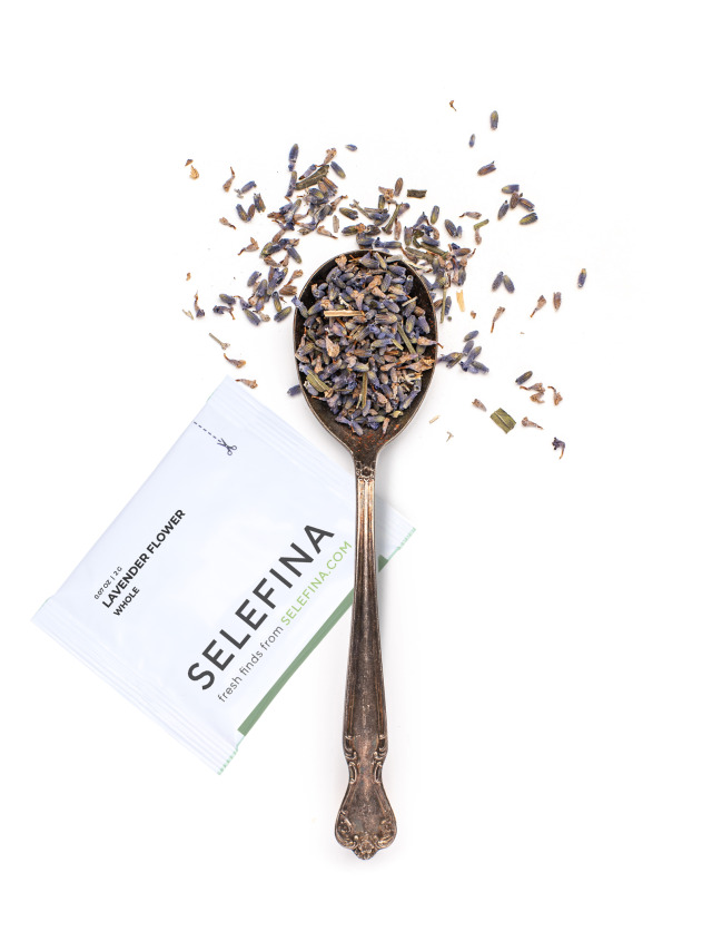 A Selefina Try-Me packet of lavender beside a spoonful of it