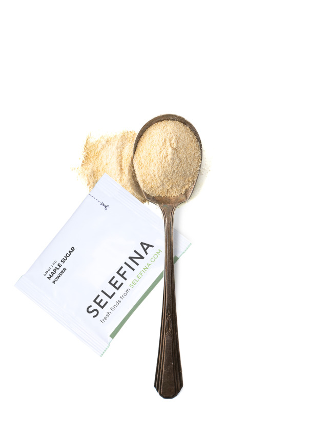 A Selefina Try-Me packet of maple sugar beside a spoonful of it