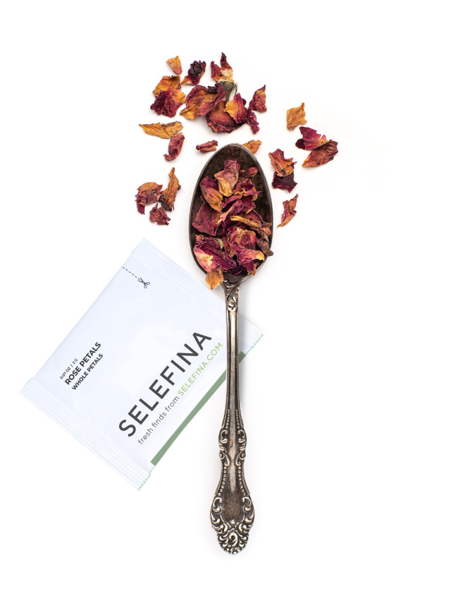 A Selefina Try-Me packet of rose petals beside a spoonful of it